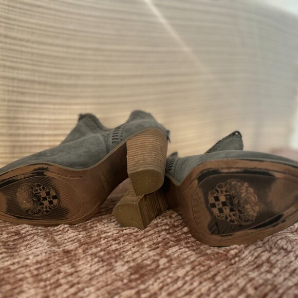 VINCE CAMUTO Fileana Split Shaft Bootie In Greystone Suede - Picture 3 of 4